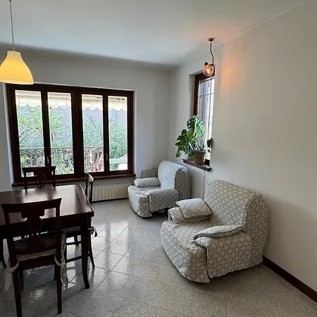 With Private Parking ليريسي